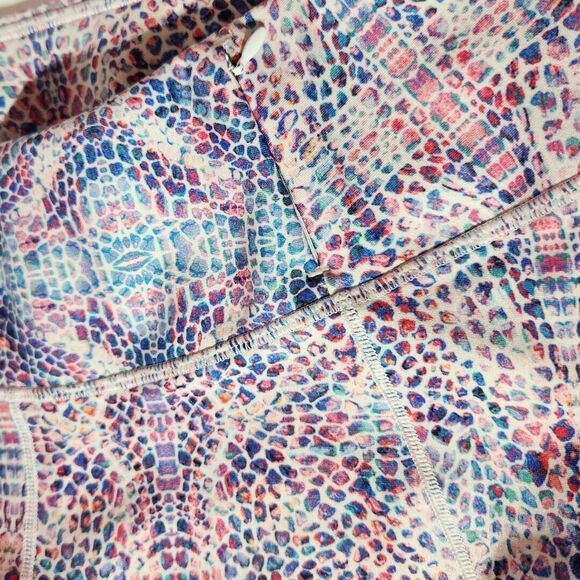 Calia Carrie Underwood Womens Sz M Cropped Rouched Leggings Snakeskin Colorful - Picture 3 of 7